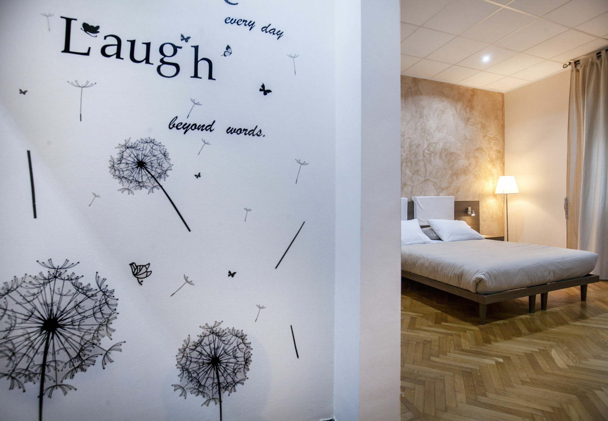 Guesthouse Vittoria Rooms - The Original Since 2015 Генуя Экстерьер фото