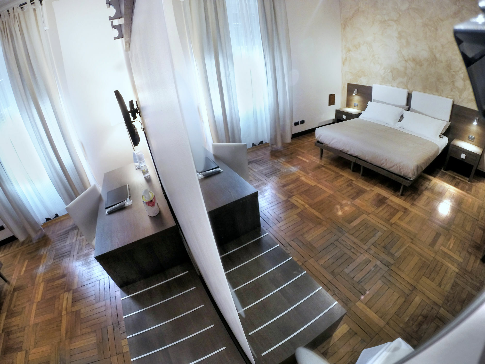 Guesthouse Vittoria Rooms - The Original Since 2015 Генуя Экстерьер фото